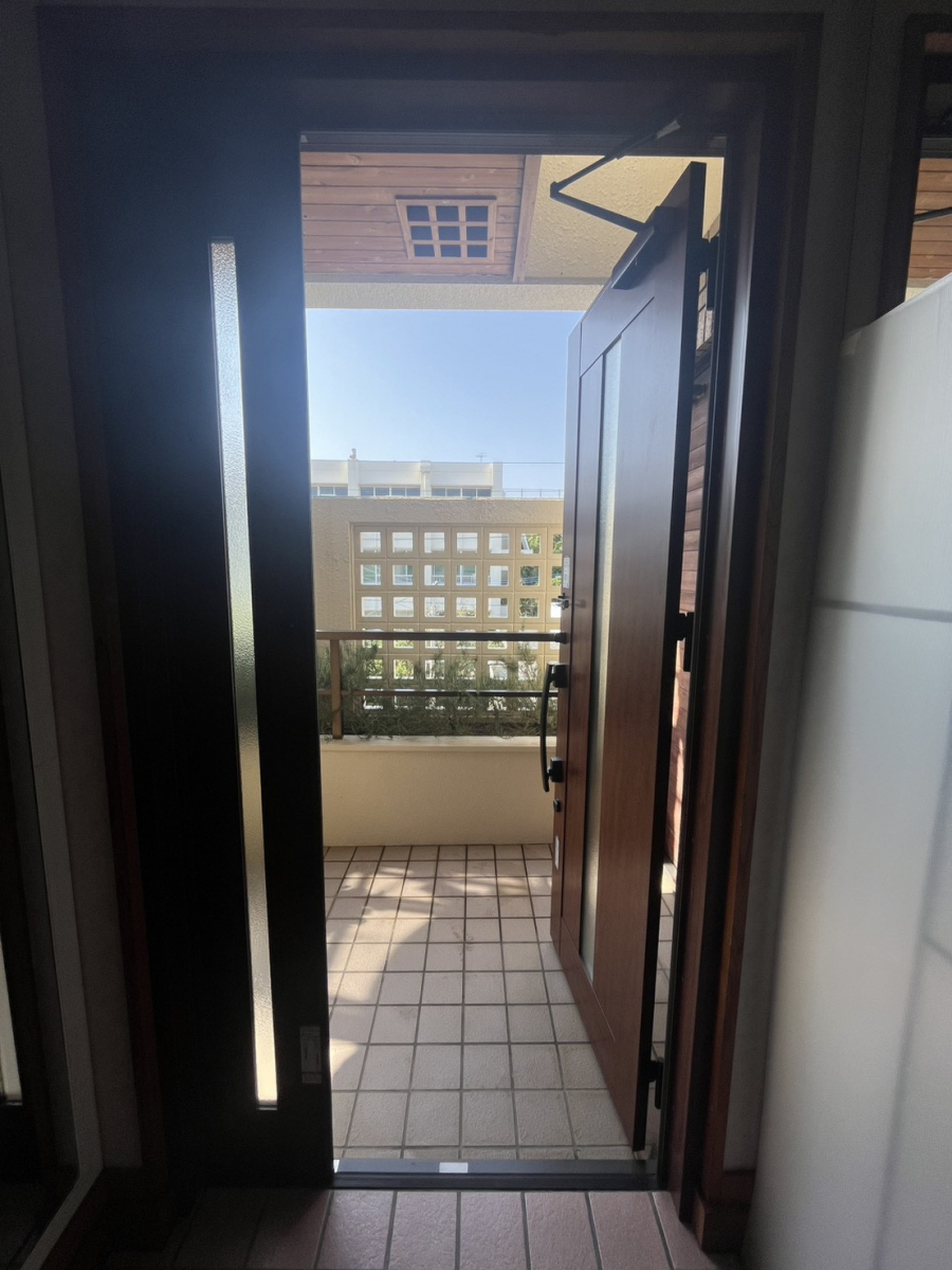 トーヨー建材の【浦添市】危険！！金具が錆びてドア本体が落ちそうです！！の施工後の写真3