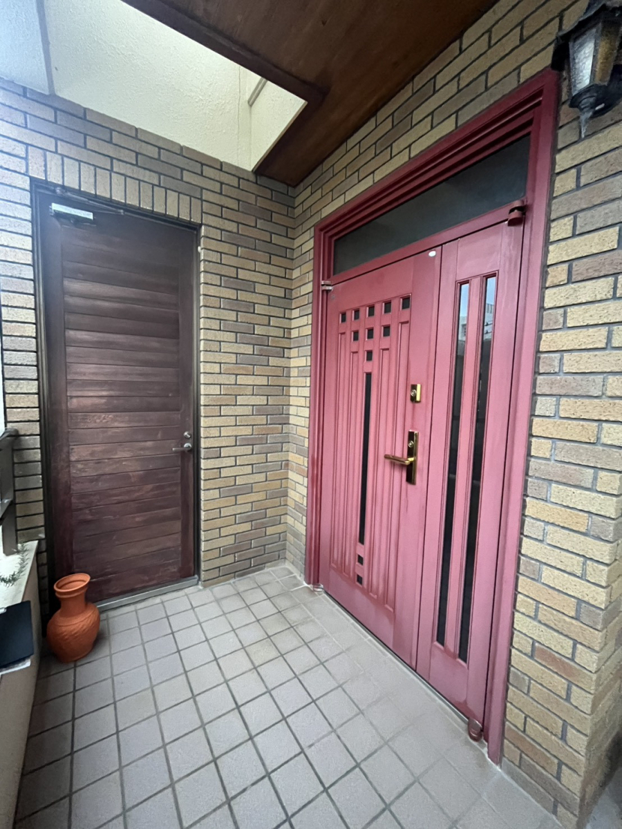 トーヨー建材の【浦添市】危険！！金具が錆びてドア本体が落ちそうです！！の施工前の写真2