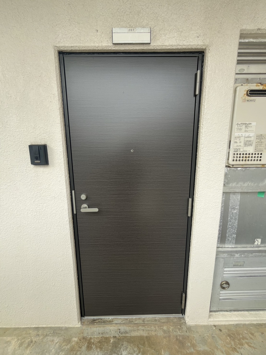 トーヨー建材の【北谷町】特定防火設備の玄関ドアを取り替えました！！の施工後の写真1