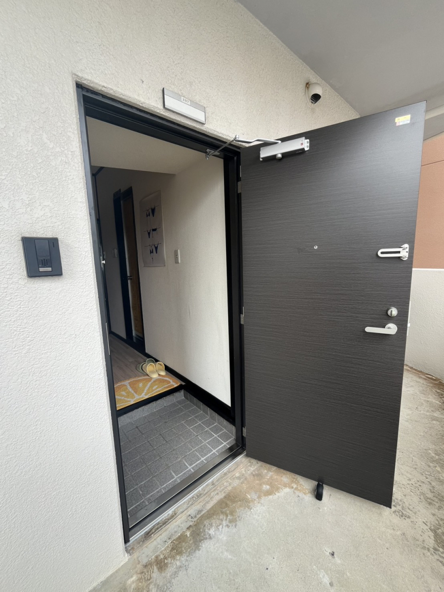 トーヨー建材の【北谷町】特定防火設備の玄関ドアを取り替えました！！の施工後の写真2