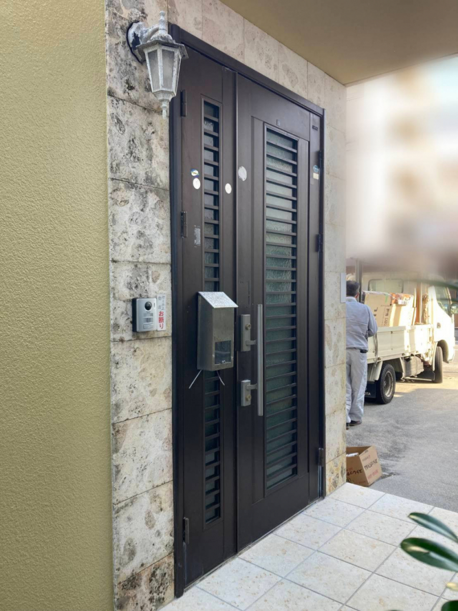 トーヨー建材の沖縄の気候に強い！！リシェント玄関ドアで快適・安心な住まいへ！の施工前の写真1