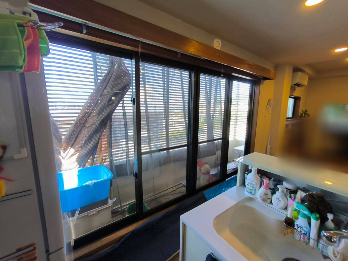 トーヨー建材の西日による暑さを軽減！内窓インプラスで快適な室内空間へ（沖縄）の施工前の写真2