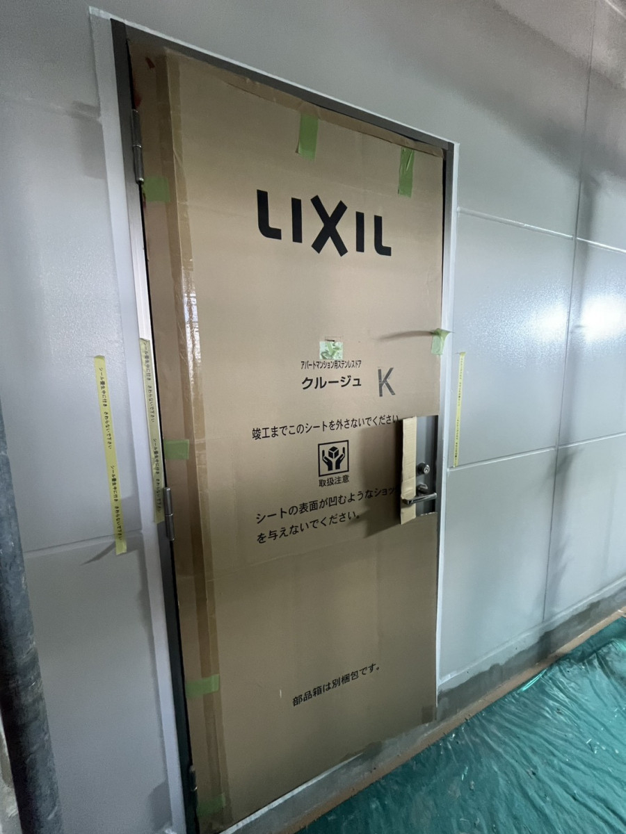 トーヨー建材の那覇クルーズターミナルのコンベヤ室に防火設備ドア『クルージュK』を取付けました！！の施工後の写真1