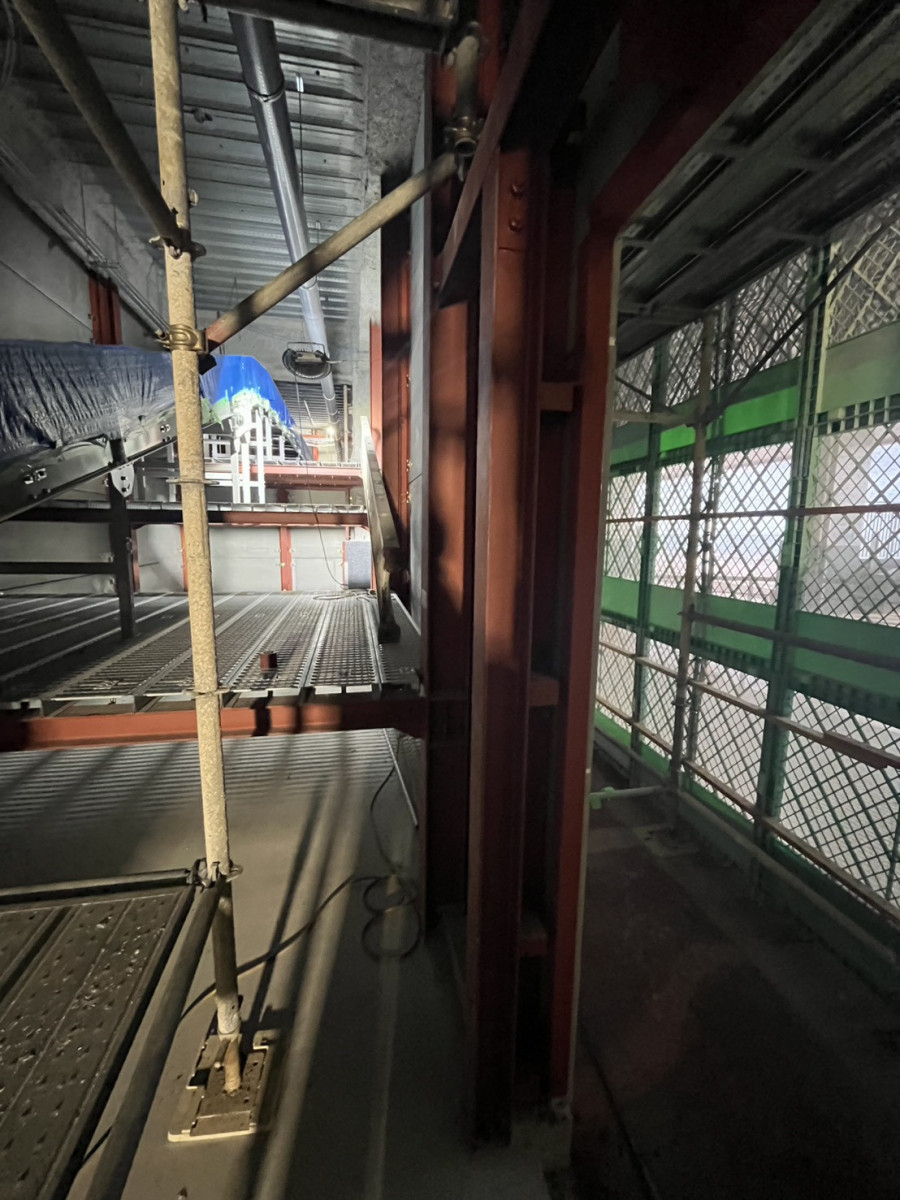 トーヨー建材の那覇クルーズターミナルのコンベヤ室に防火設備ドア『クルージュK』を取付けました！！の施工前の写真1