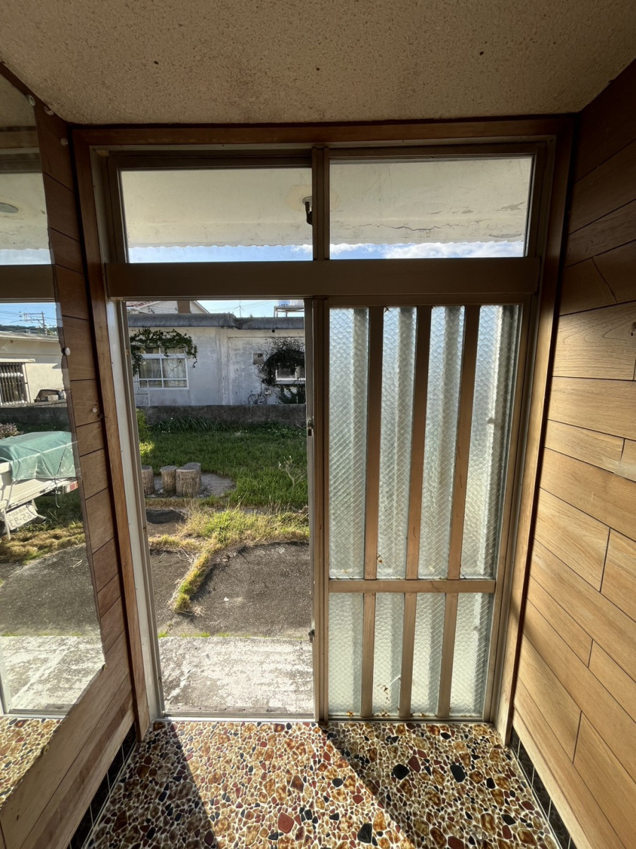 トーヨー建材の玄関のガラスが割れてて危険！お急ぎリフォームです！の施工前の写真3