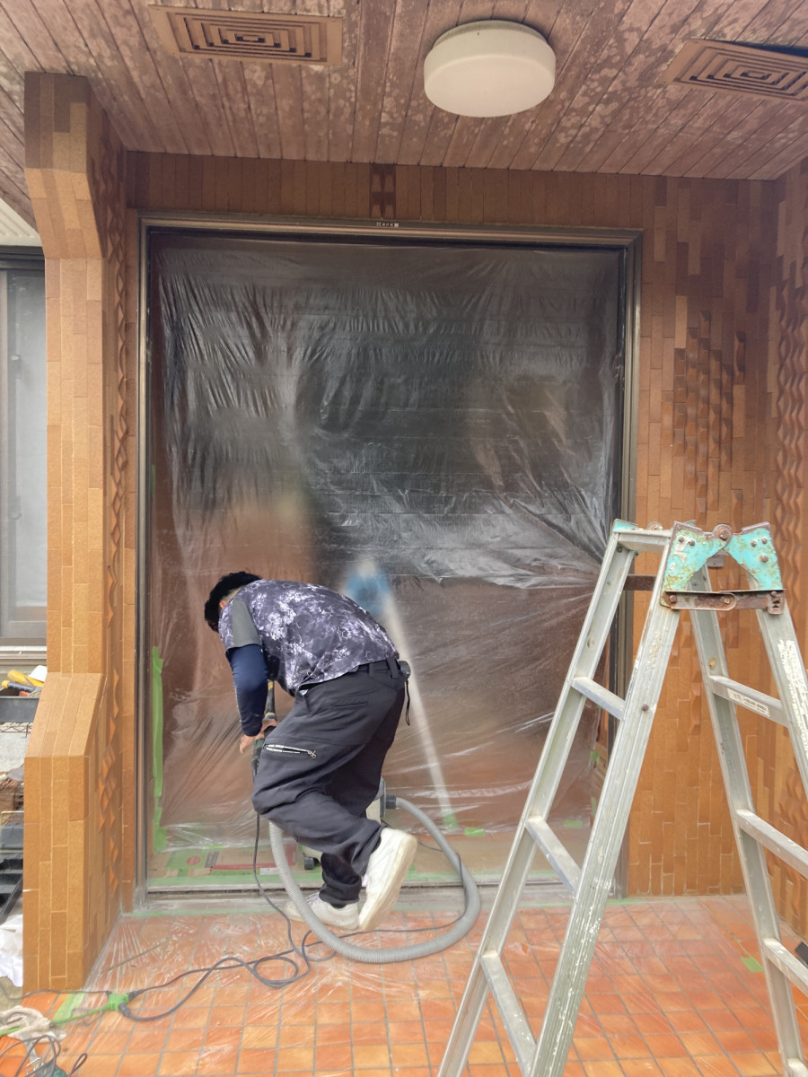 トーヨー建材の【沖縄施工事例】リシェント玄関引戸で快適＆安心な玄関へ♪の施工前の写真2