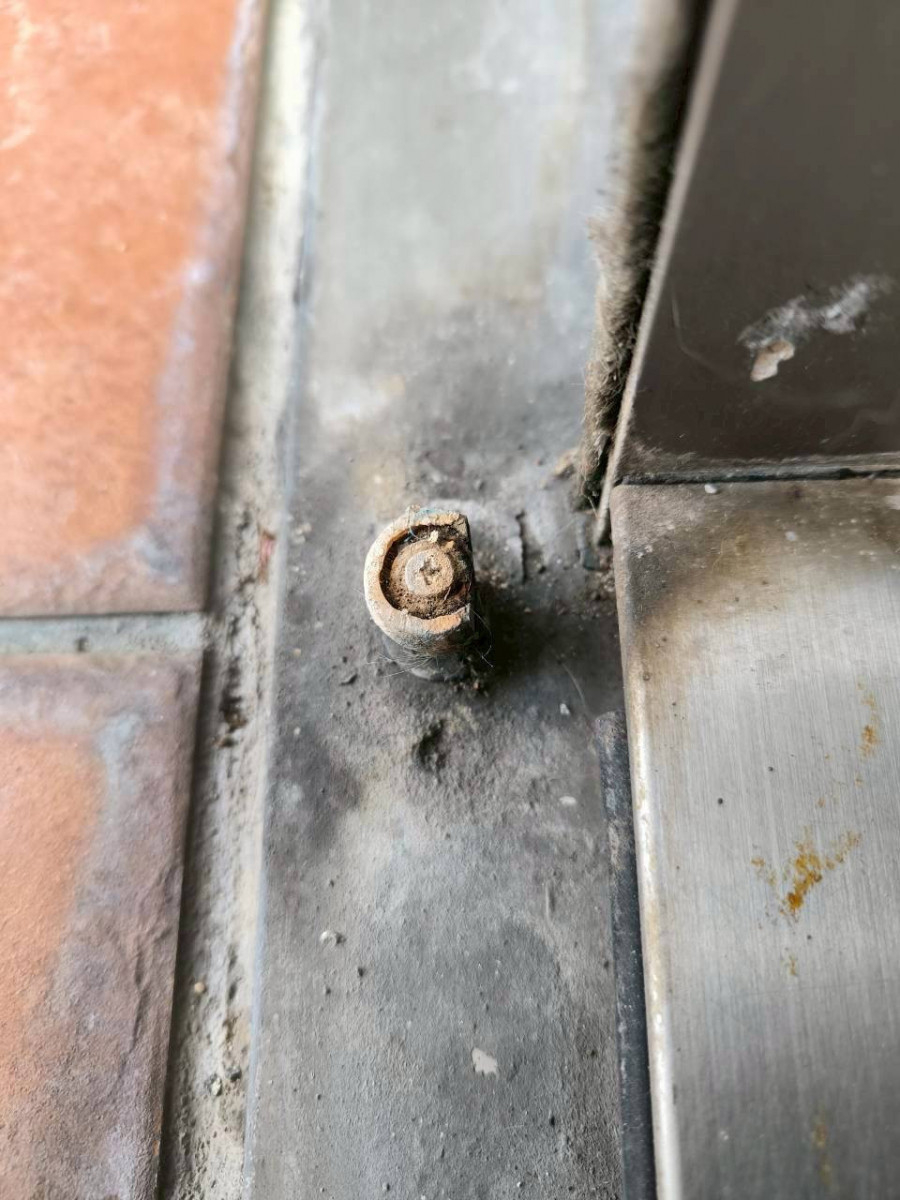 トーヨー建材のノーバスⅡ玄関引き戸の不具合修理を行いました！の施工前の写真1