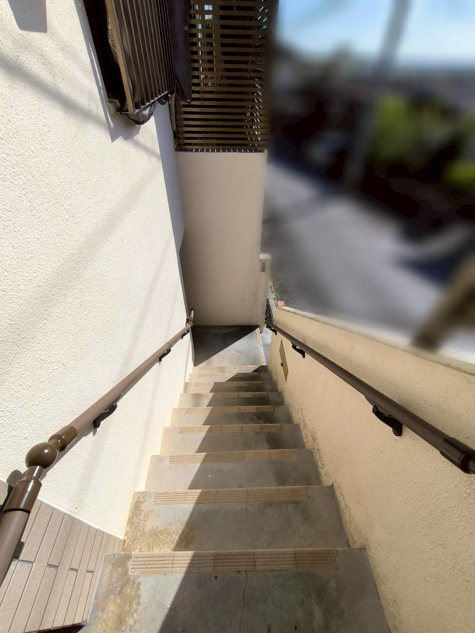 トーヨー建材の将来に備えた階段手すり「グリップライン」施工事例の施工後の写真2