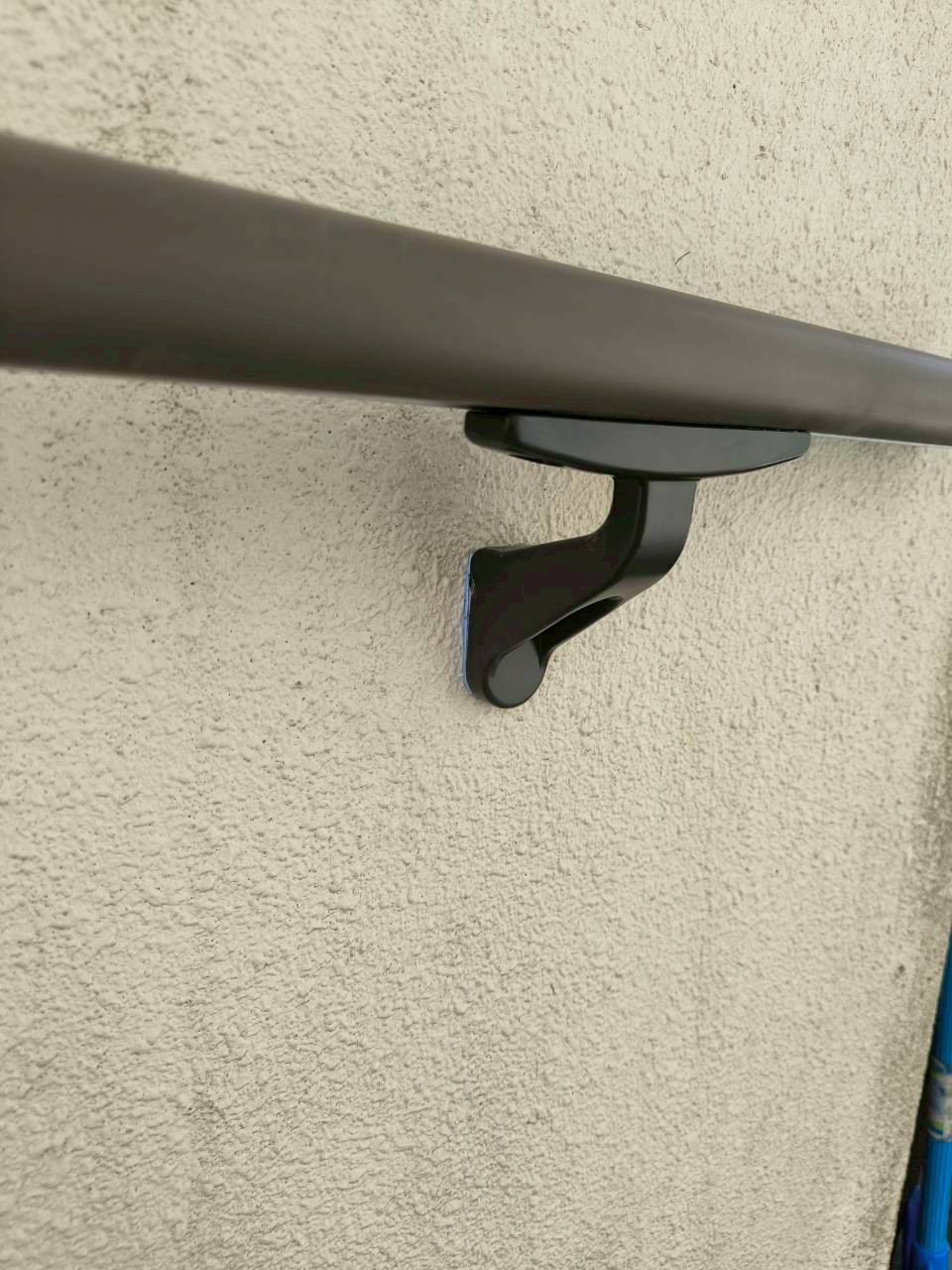 トーヨー建材の将来に備えた階段手すり「グリップライン」施工事例の施工後の写真3