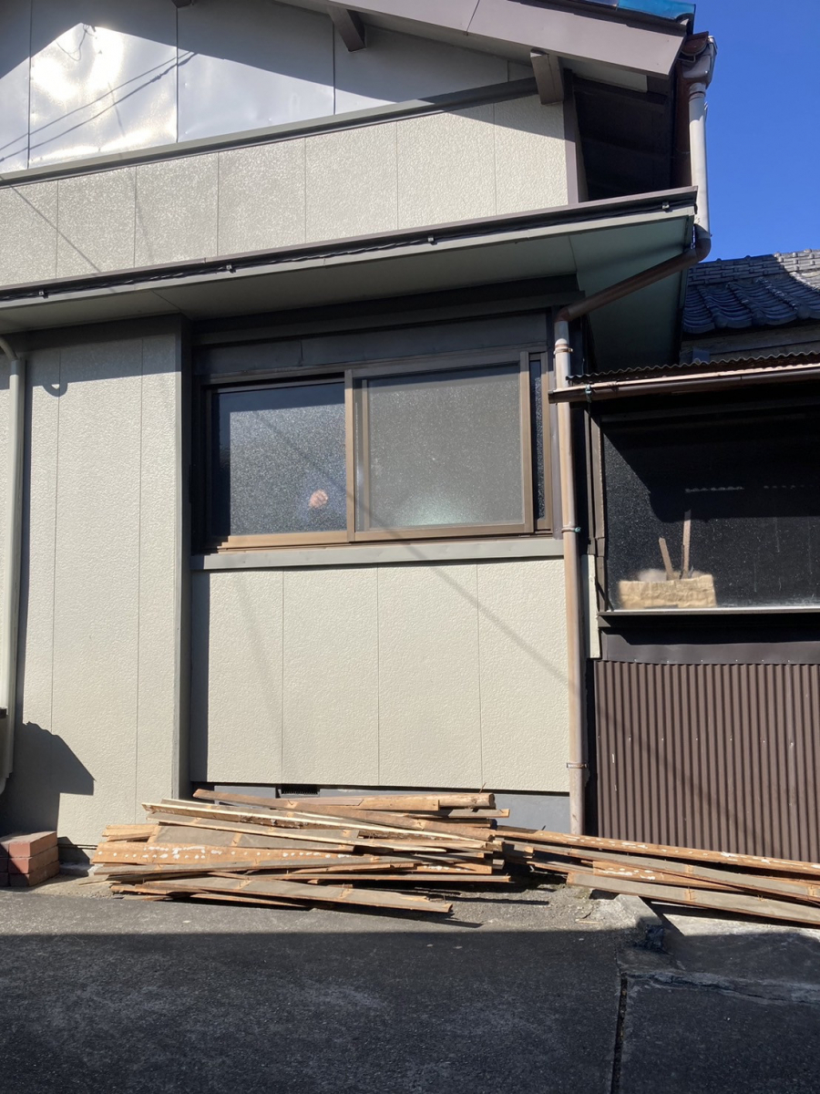 秀和の耐震工事を兼ねての外窓交換の施工前の写真1