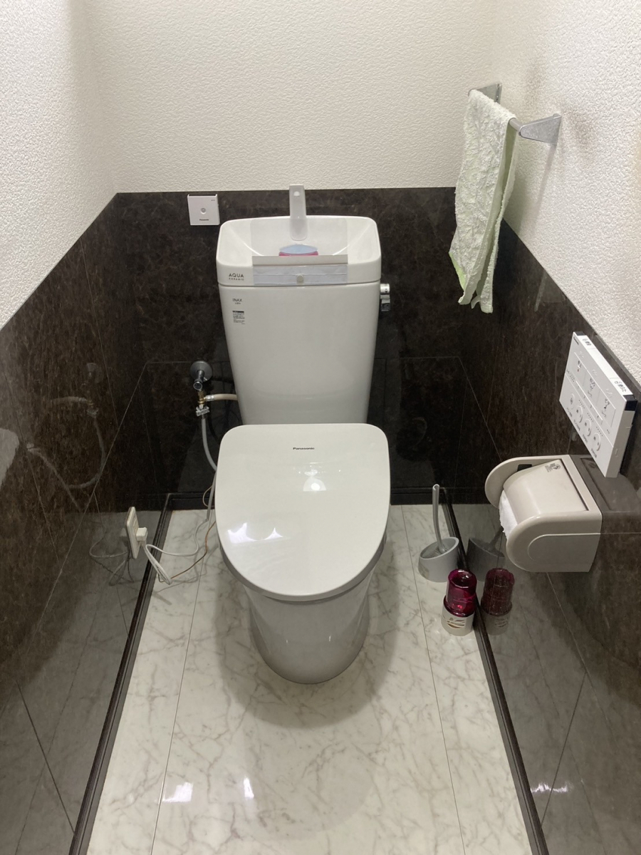 秀和のトイレ２台　節水型トイレに交換させていただきましたの施工後の写真1