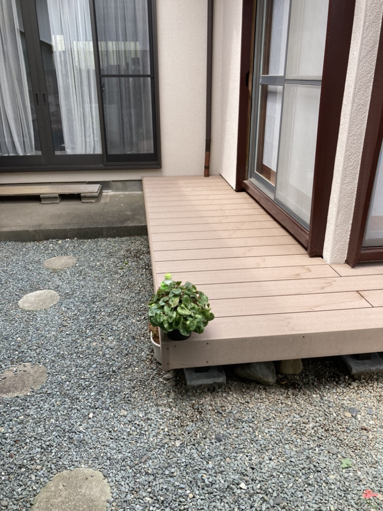 秀和の庭のデッキを新しくしました。 樹ら楽ステージの施工後の写真1