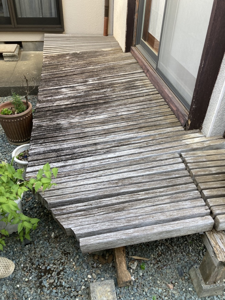秀和の庭のデッキを新しくしました。 樹ら楽ステージの施工前の写真1