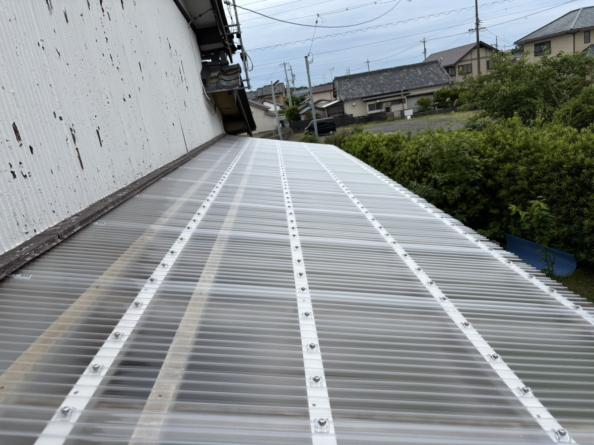 秀和のテラス波板交換をさせていただきました。の施工後の写真2