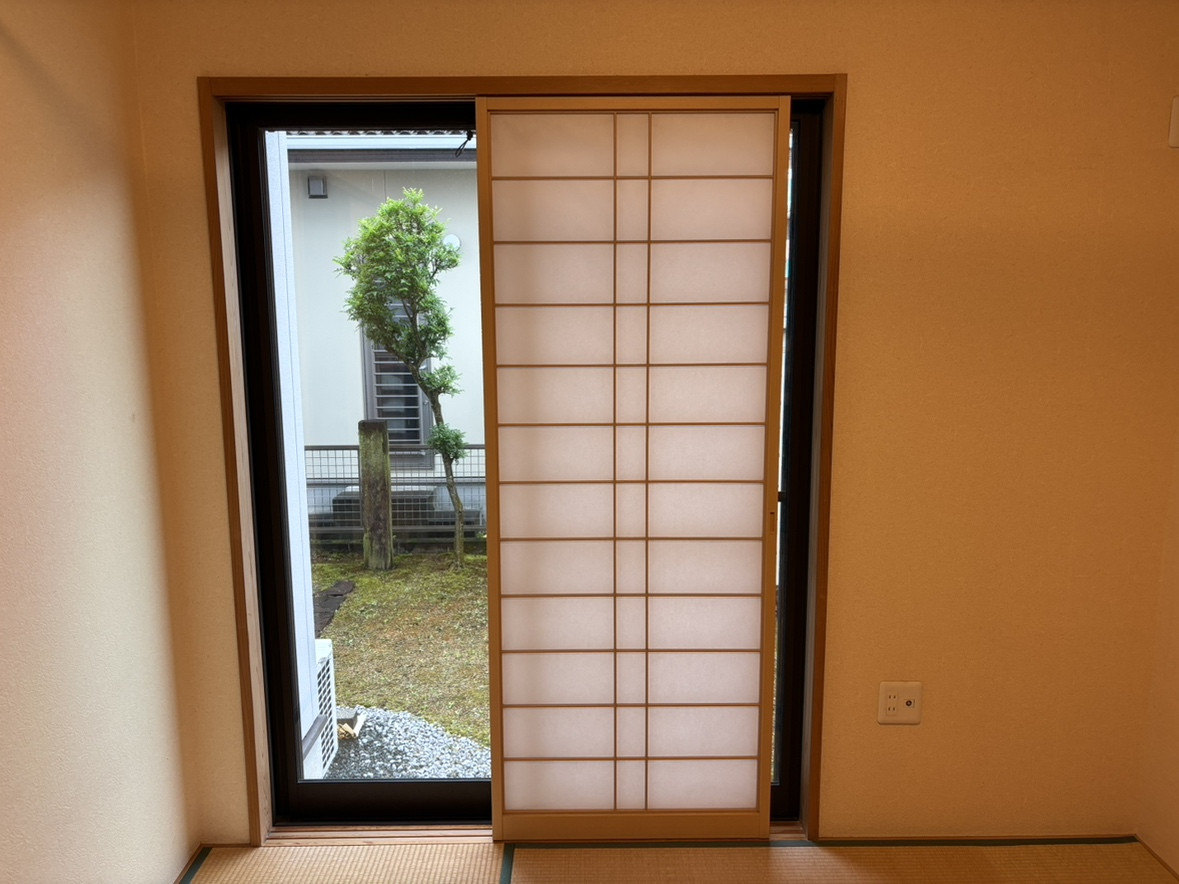 秀和の今年が最後です!補助金を活用しての内窓設置工事の施工前の写真3