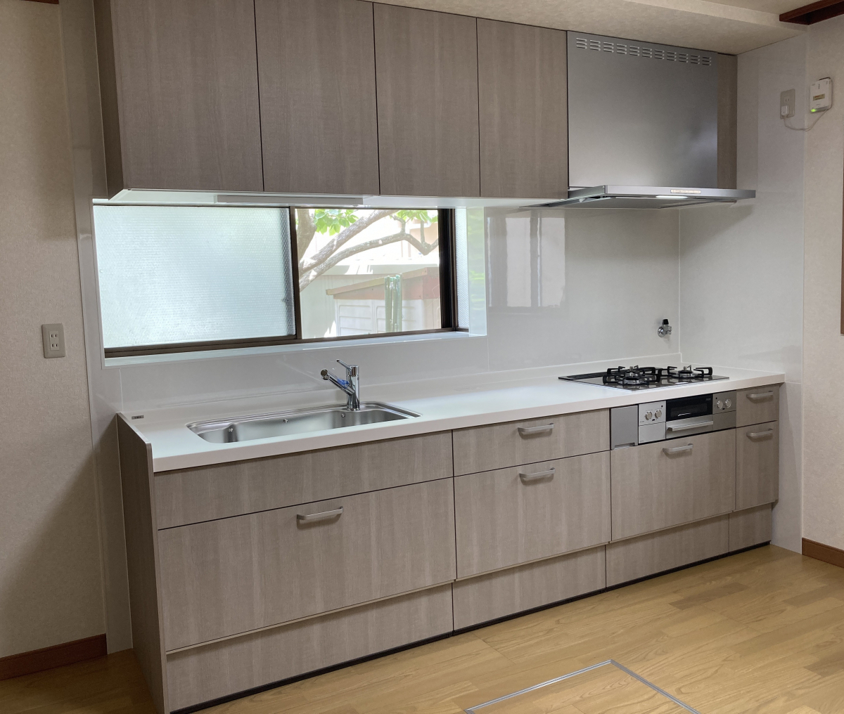 秀和の【LIXIL ノクト】収納力・お手入れ楽々!暮らしが変わるキッチン交換リフォームの施工後の写真1