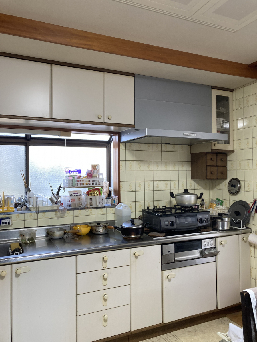 秀和の【LIXIL ノクト】収納力・お手入れ楽々!暮らしが変わるキッチン交換リフォームの施工前の写真1