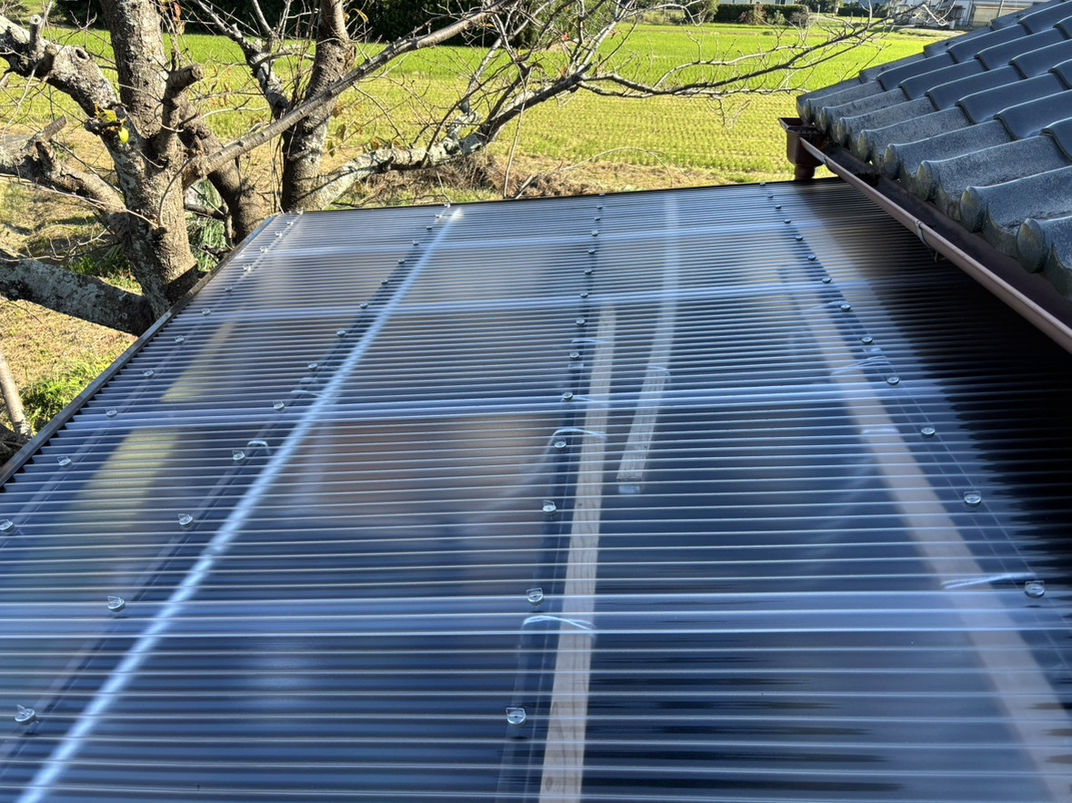 秀和の【これで安心！】古くなったポリカ屋根を新品に交換！の施工後の写真1