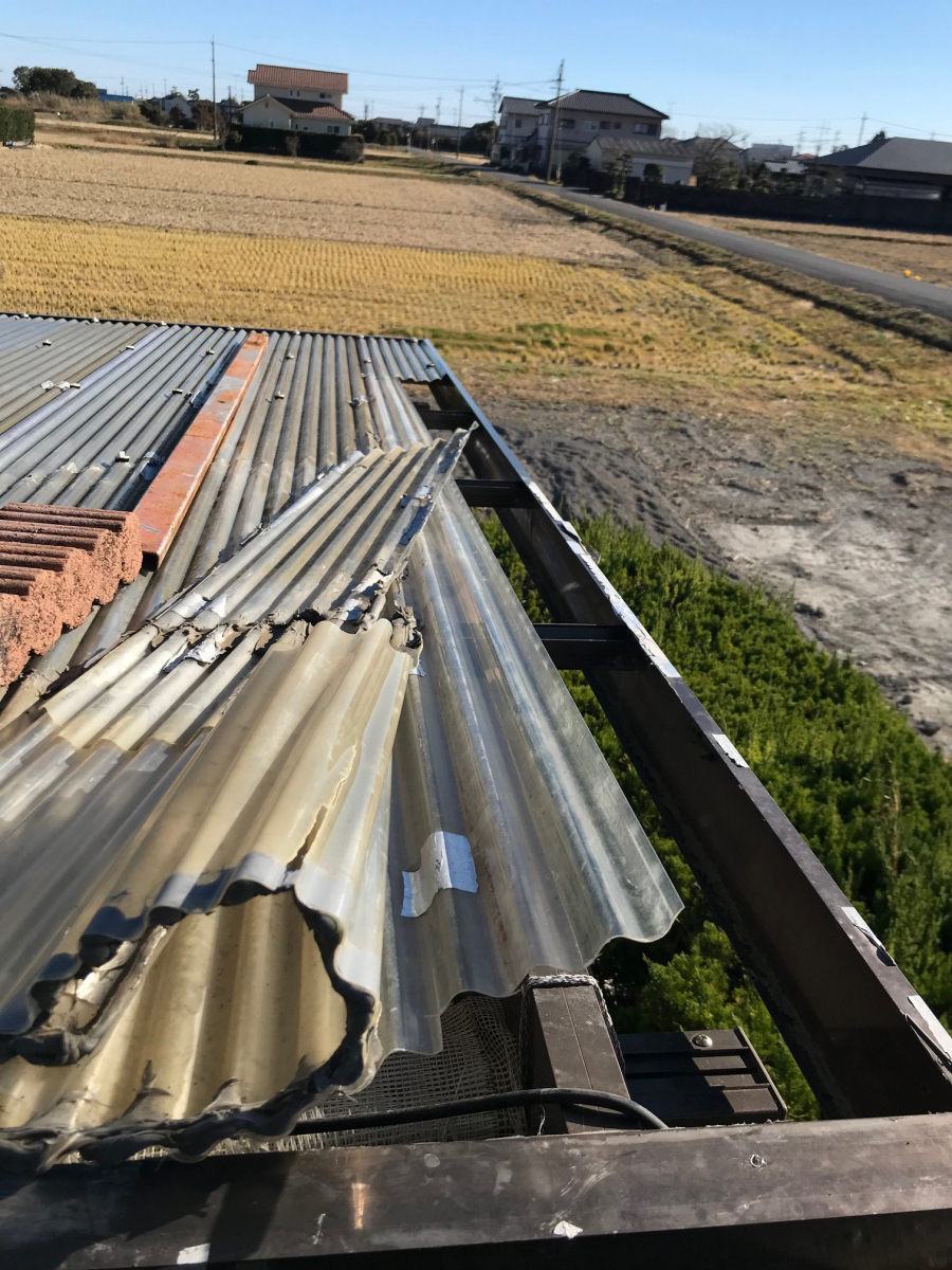 秀和の【これで安心！】古くなったポリカ屋根を新品に交換！の施工前の写真2