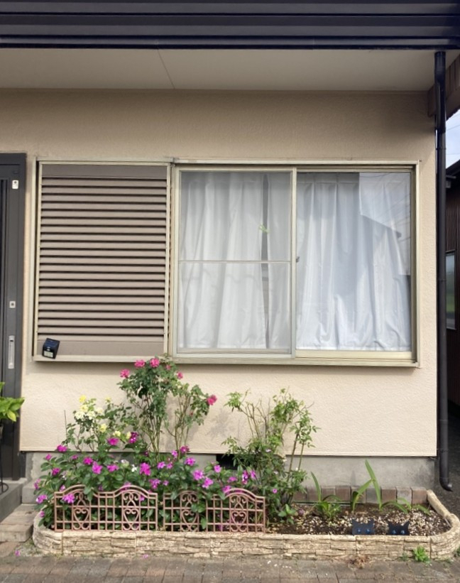 秀和の【強い風で雨戸がガタガタ】古いサッシを新しくしました。の施工前の写真1