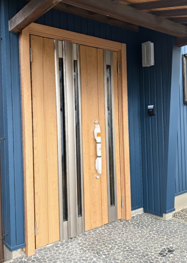 秀和の【玄関引戸から「ドア」へ】補助金活用でお得に刷新の施工後の写真1