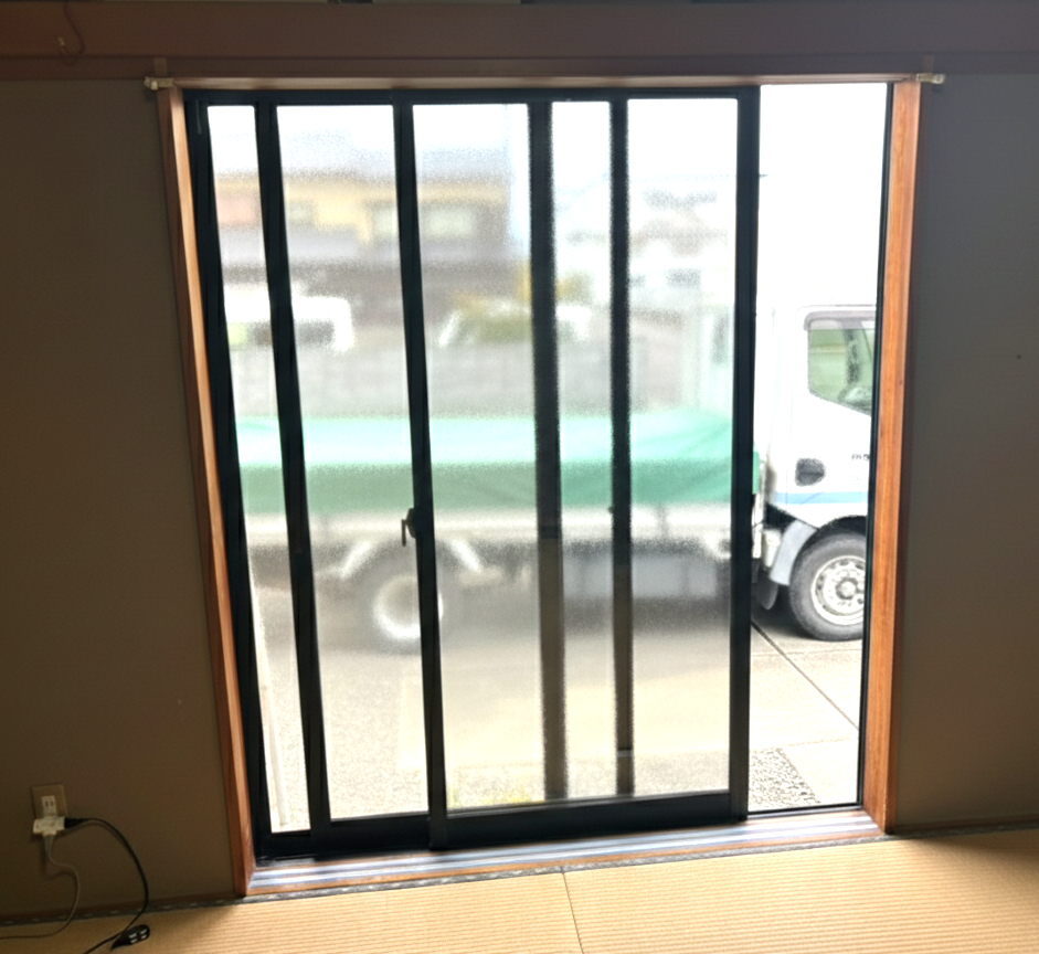 秀和の【内窓をつけると外から丸見え？】そんな不安を解消した和室の断熱リフォームの施工前の写真1