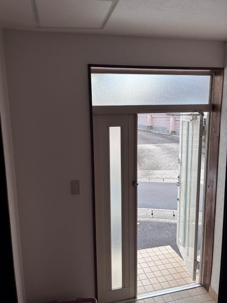 アイムホームの喫茶店の玄関をリシェント工事😊の施工事例詳細写真2