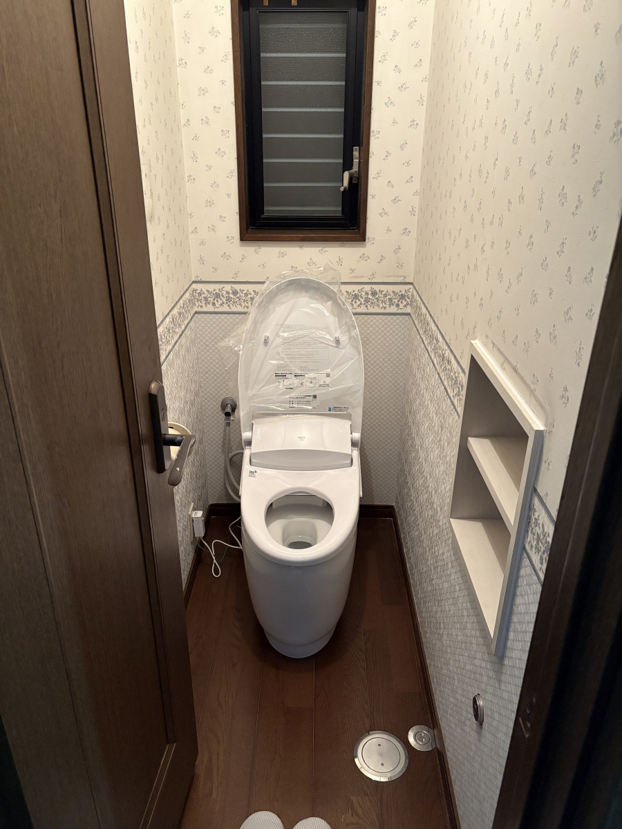 アイムホームのトイレ交換も一緒に✨✨内窓はスペースがない場所でも大丈夫✨の施工後の写真2
