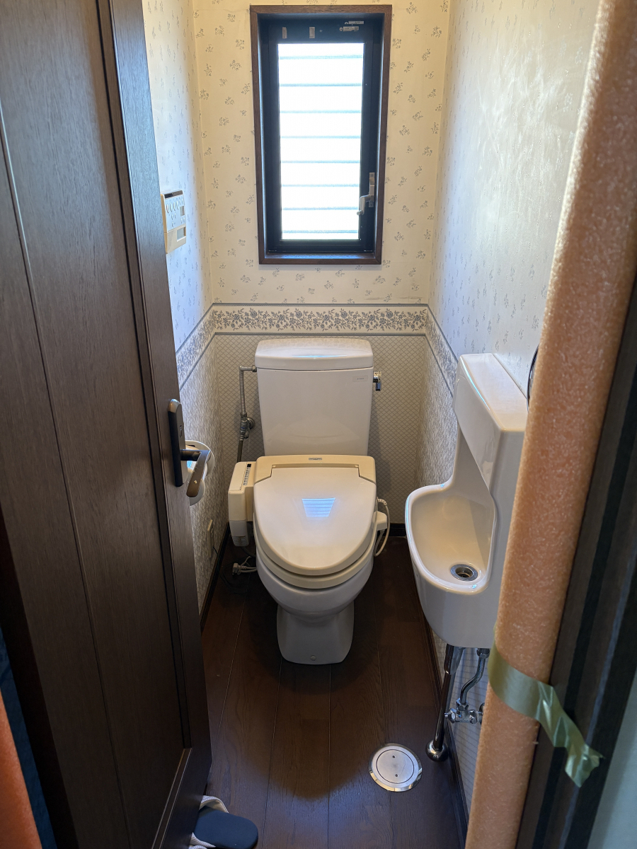 アイムホームのトイレ交換も一緒に✨✨内窓はスペースがない場所でも大丈夫✨の施工前の写真2