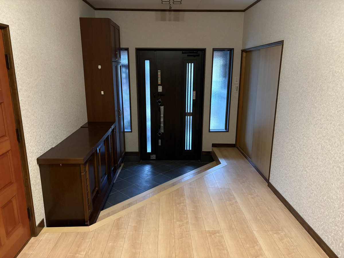 アイムホームのリフォーム工事🏠玄関+勝手口リシェント＆FIX窓🪟✨の施工後の写真1