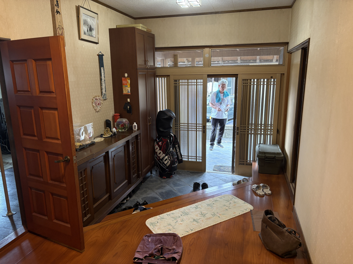 アイムホームのリフォーム工事🏠玄関+勝手口リシェント＆FIX窓🪟✨の施工前の写真1