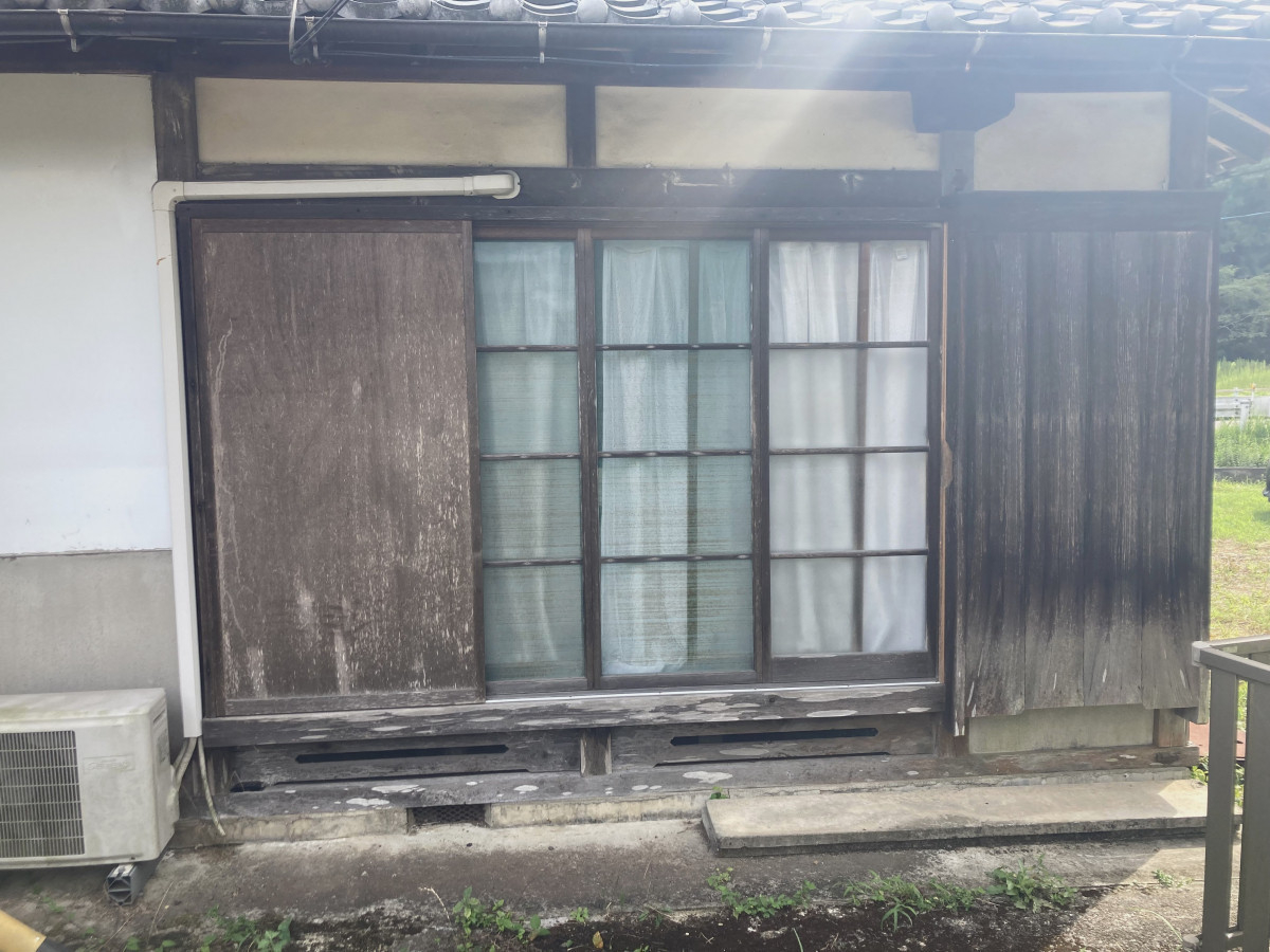 アイムホームの雨戸を取替＆目隠しルーバー😄✨の施工前の写真1