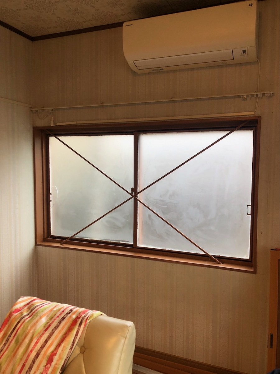 長崎サッシ工業の長崎県波佐見町　内窓（インプラス）設置工事の施工前の写真1