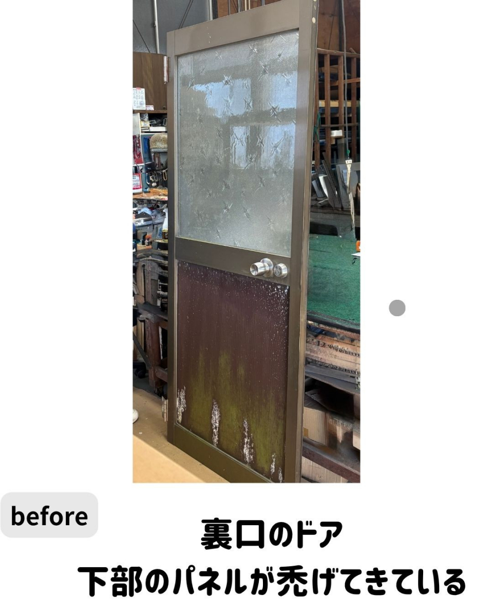 長崎サッシ工業の裏口ドア下部アルトスパネル交換補修の施工前の写真1