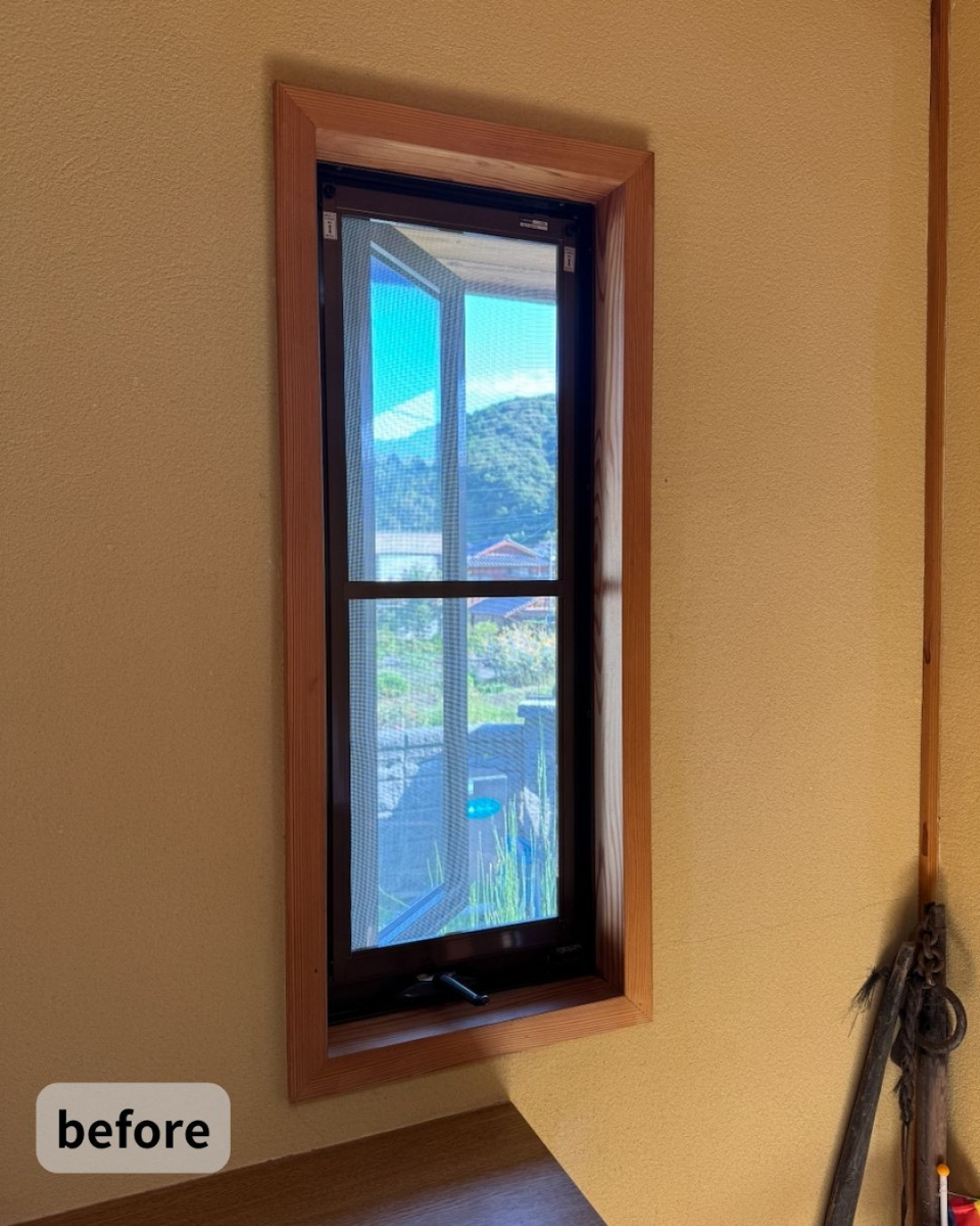 長崎サッシ工業の玄関の寒さを解消！内窓設置工事の施工前の写真2