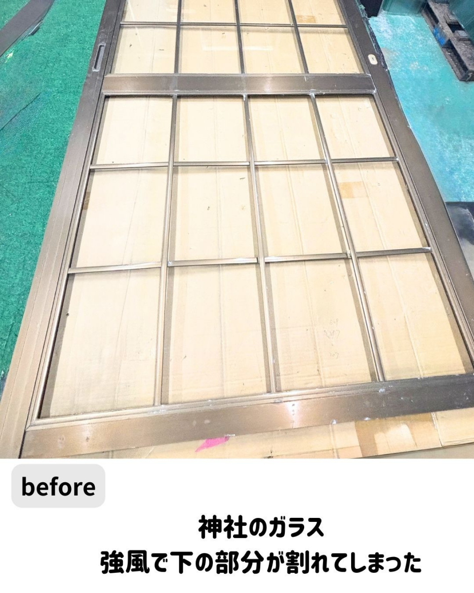 長崎サッシ工業の神社のドアガラス割れ替え補修の施工前の写真1