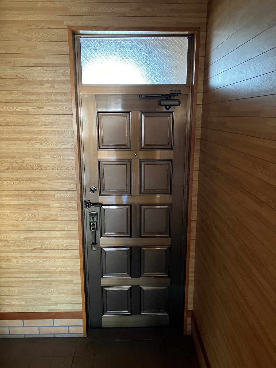 広海クラシオ 徳島応神店のマンション玄関ドアリフォーム【リシェントM17型】の施工前の写真1