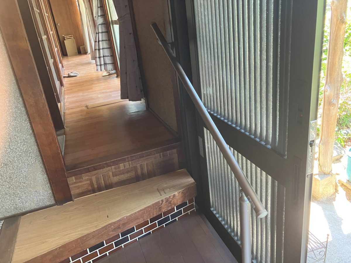 広海クラシオ 徳島応神店の【リフォーム】グリップライン取付工事【玄関】の施工後の写真1