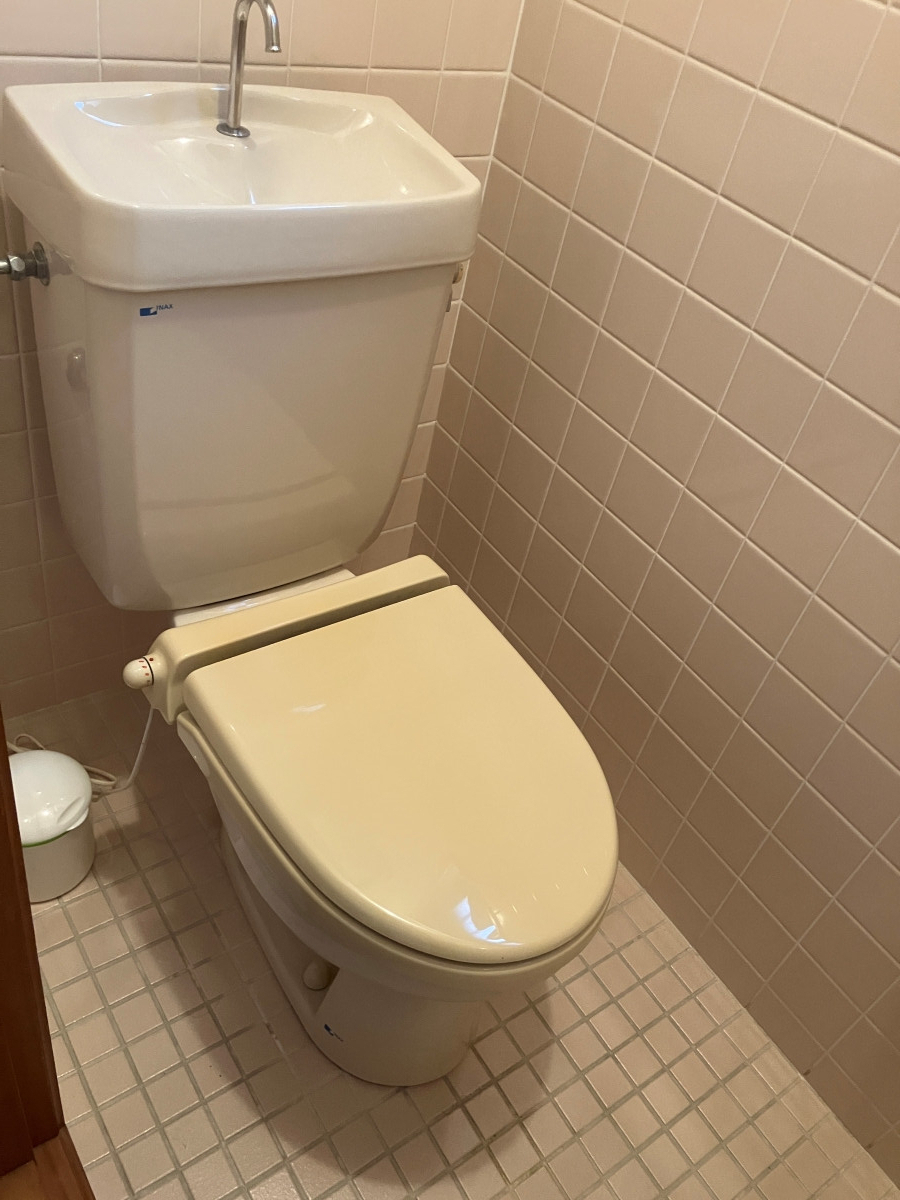 広海クラシオ 徳島応神店の【トイレリフォーム】LIXIL　アメージュの施工前の写真1