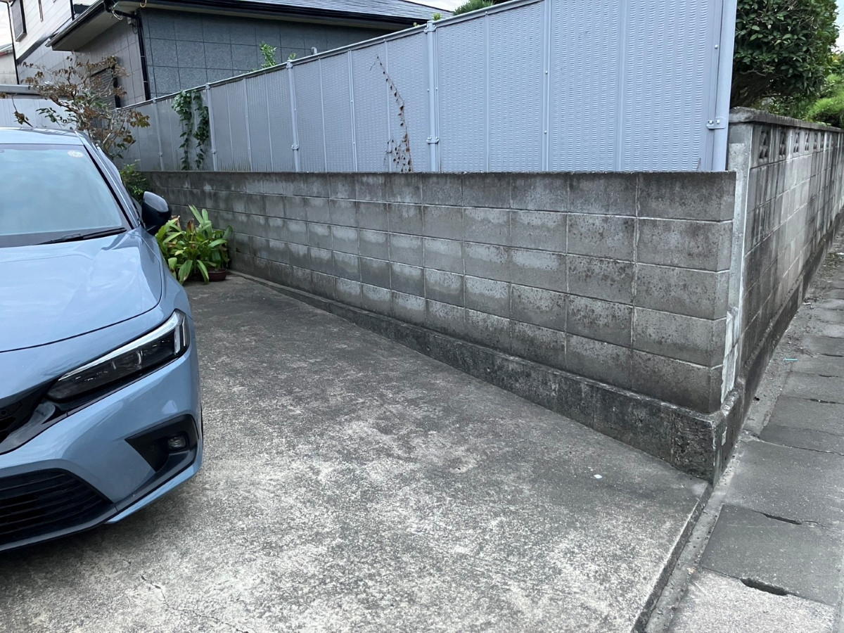 広海クラシオ 徳島応神店の【日差しカット】ネスカF１台用　ブラックマット屋根【カーポート】の施工前の写真1