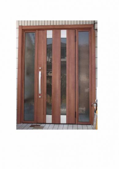 大倉硝子の玄関片引戸をドアに施工事例写真1
