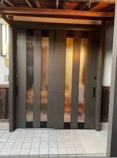 大倉硝子の【瀬戸内市】古くなった玄関引戸をリシェントで快適に ♪の施工後の写真1
