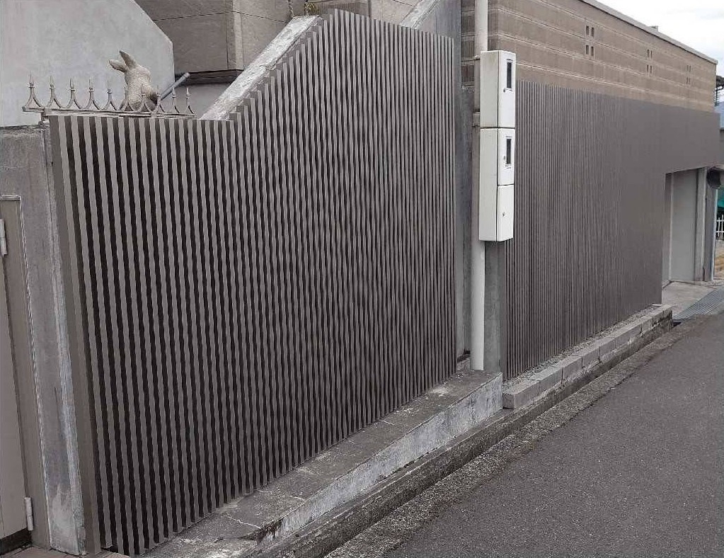 大倉硝子の【津山市】コートラインで実現！塀を壊さずおしゃれにリノベーション♪の施工後の写真1