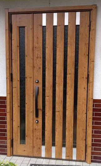 大倉硝子の【津山市】玄関ドア交換☆カバー工法で1日リフォーム♪の施工後の写真1