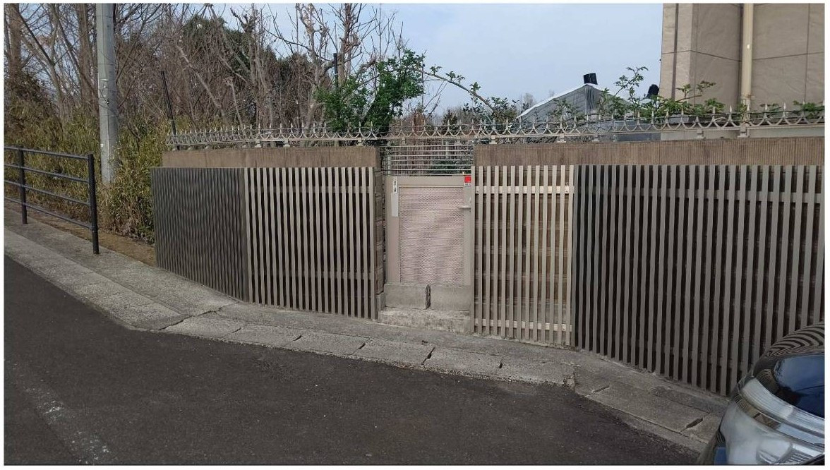 大倉硝子の【津山市】目隠しフェンスならコートライン施工｜外構リフォームで印象アップの施工後の写真2