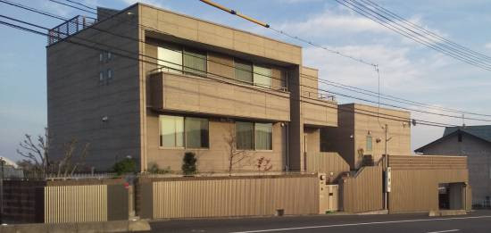 大倉硝子の【津山市】目隠しフェンスならコートライン施工｜外構リフォームで印象アップの施工後の写真3