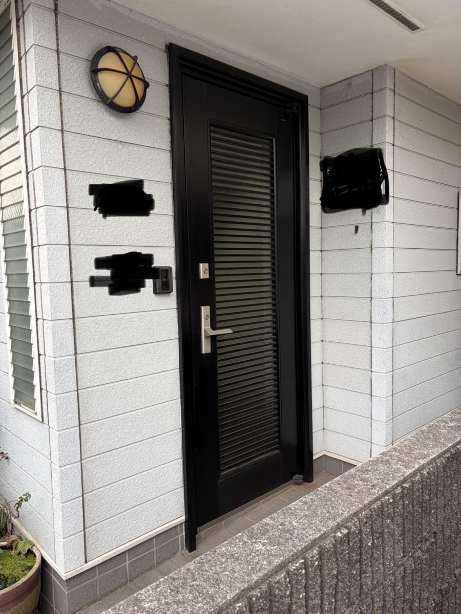 ユウシン建装の大和市　玄関ドア　リクシル　リシェントの施工前の写真1