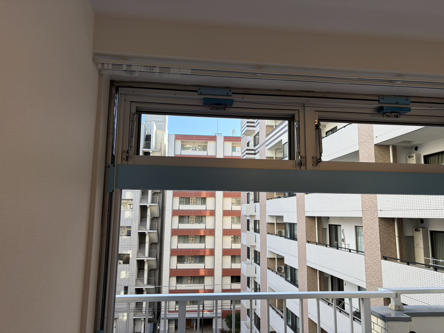 ユウシン建装の横浜市西区　リクシル　PRO-SEの施工前の写真2