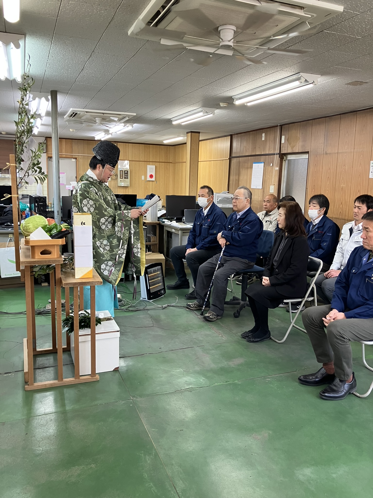 事務所一新に伴い、改装前の清祓いを行いました 窓の匠イトゼンのブログ 写真1