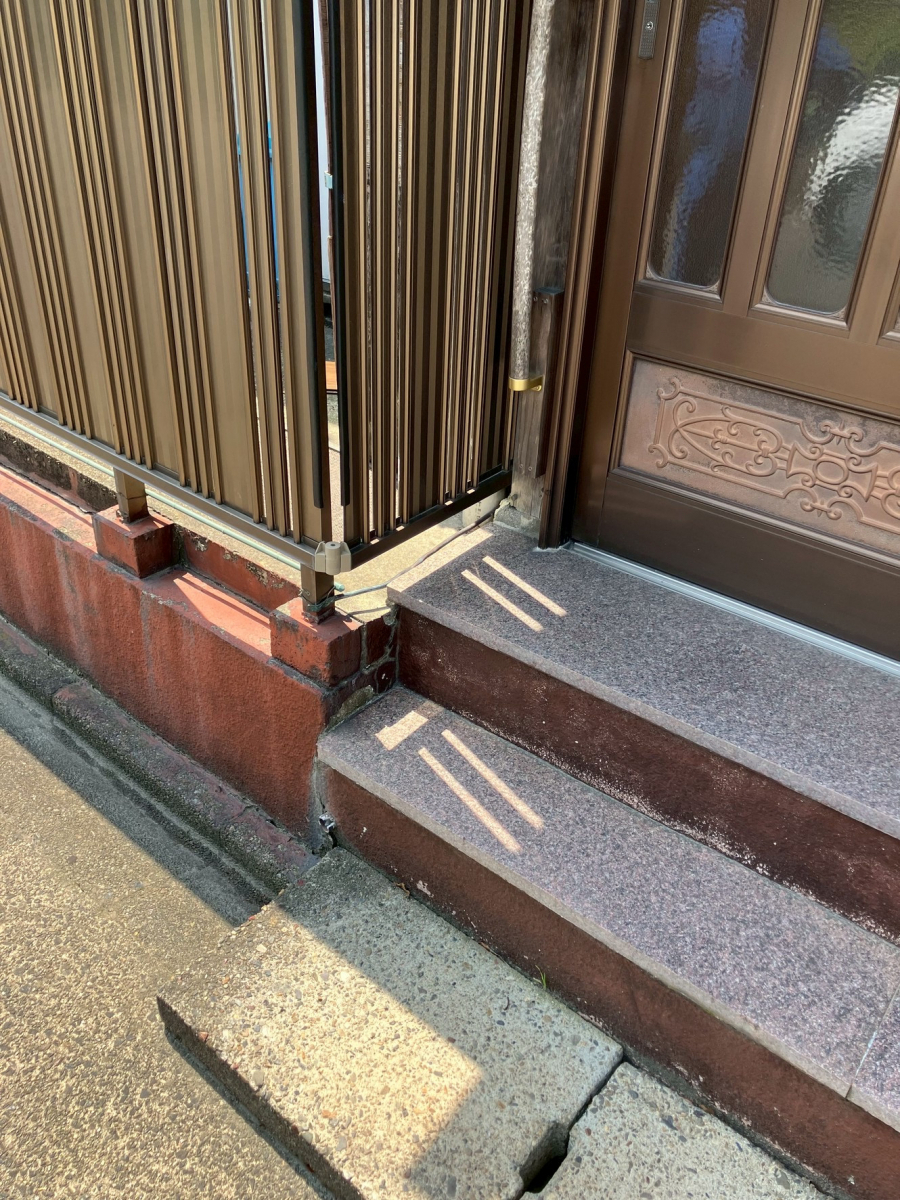 窓の匠イトゼンの毎日の“ドキドキ”を【安心】に変える手すりの施工前の写真1